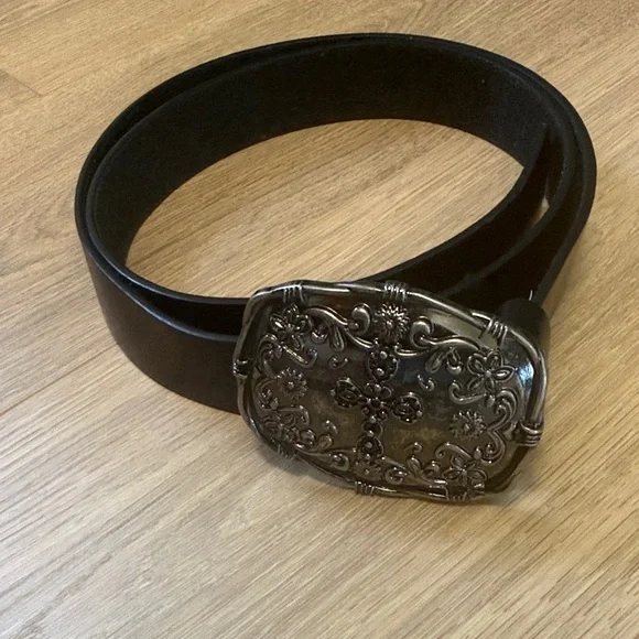 Black Leather Belt with Decorative Silver Buckle - Picture 5 of 5